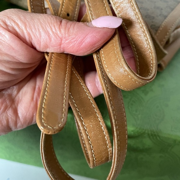 Authentic Gucci Crossbody/Shoulder Bag. - Picture 3 of 16